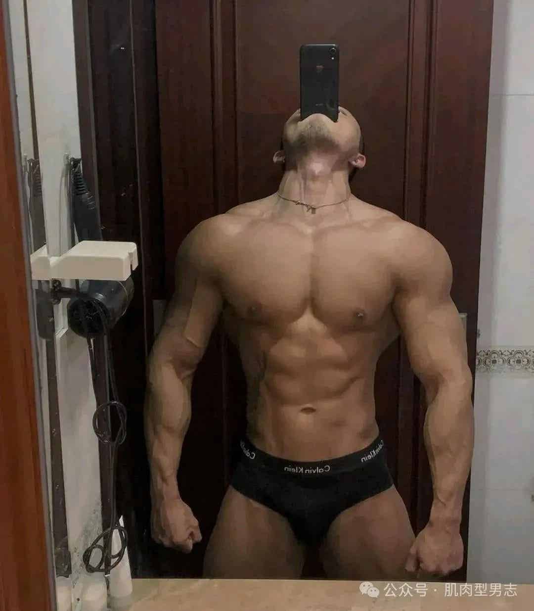 深圳 gogoboy 的自拍照，网友：果然没让我失望