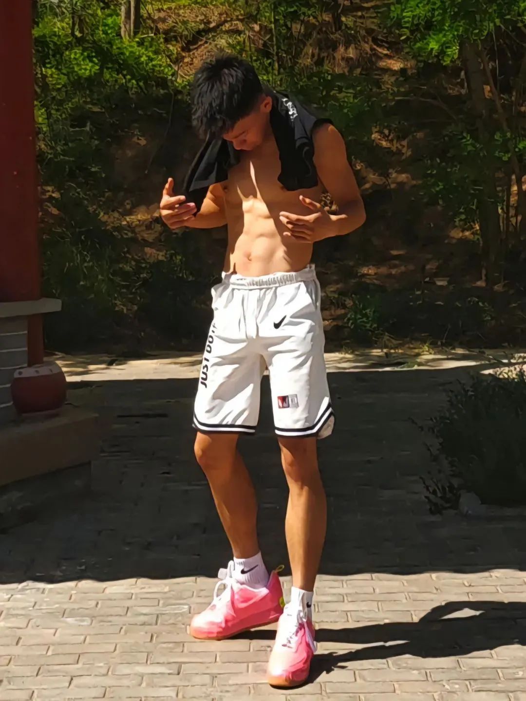 西安交大 20 岁的黑皮体育生，已经有西北汉子的男人味了！