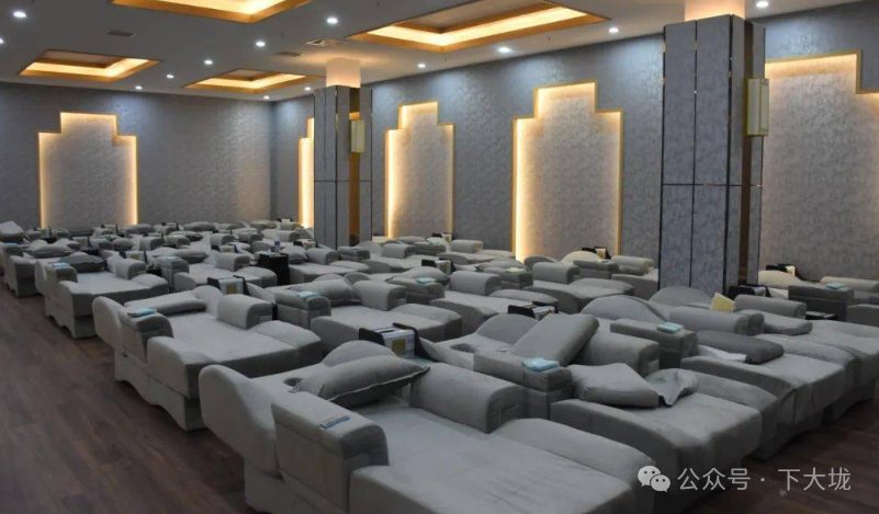 基友在浴室“碰”了一下直男，被扇一巴掌并赔偿 3000 元私了