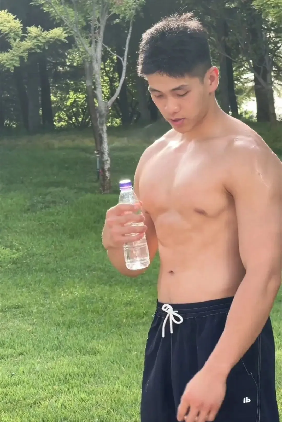 宏翔回归都比不了这枚河南男大体育生，希望他下海！