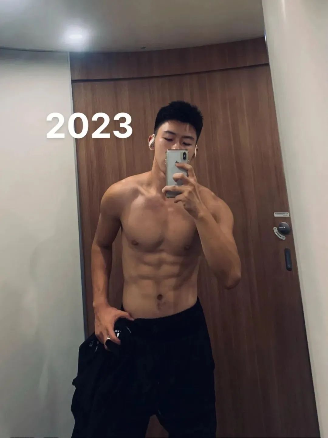 西安交大 20 岁的黑皮体育生，已经有西北汉子的男人味了！