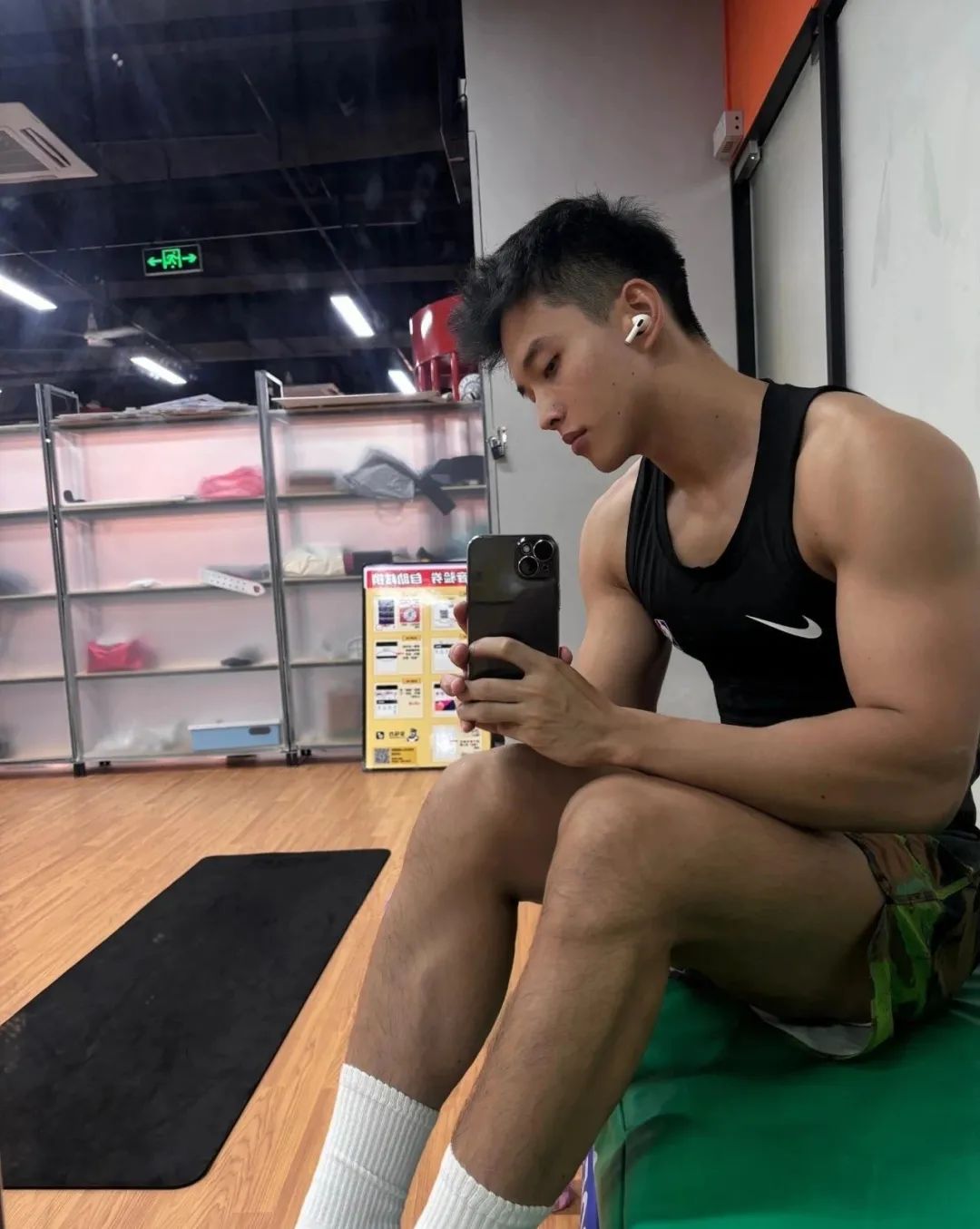 178cm 黑皮荷尔蒙十足肌肉小哥