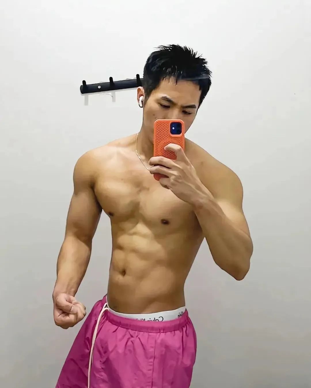 00 后运动黑皮肌肉小哥哥男人味十足