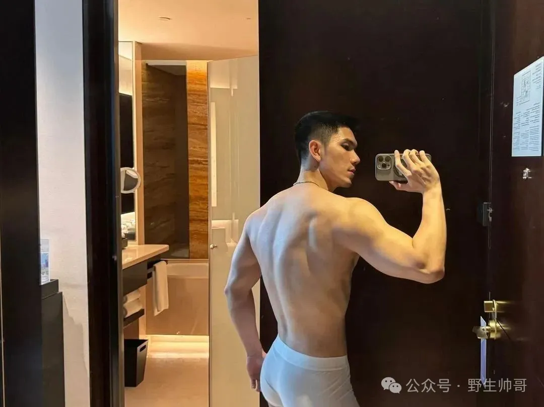 马老师硬控大长腿穿白内裤太好看了，挡不住啦！