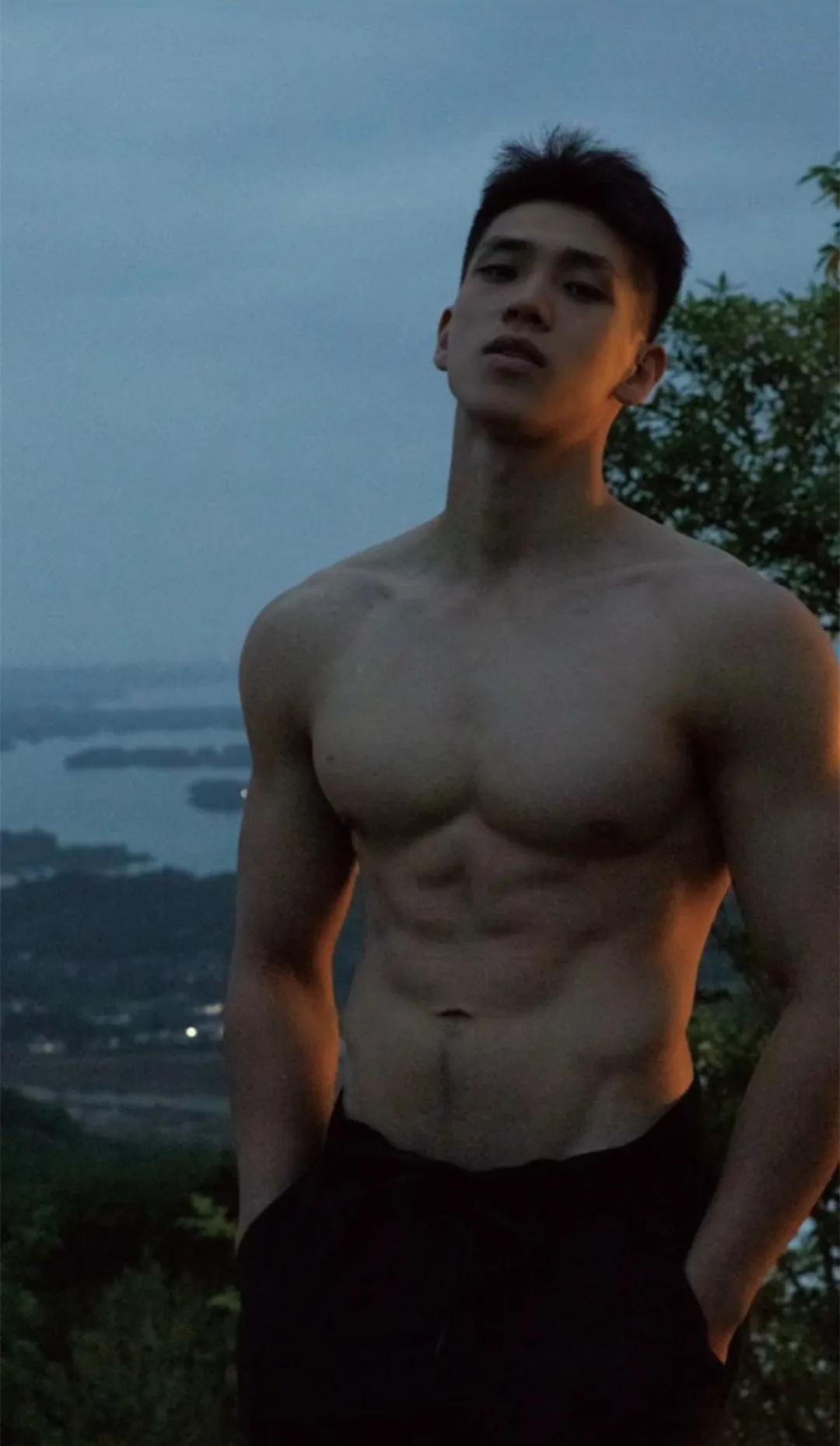 中国版“宏翔”，最近这枚肌肉男大超火的！