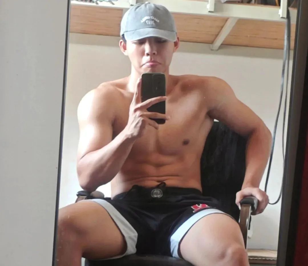 18 的肌肉男大
