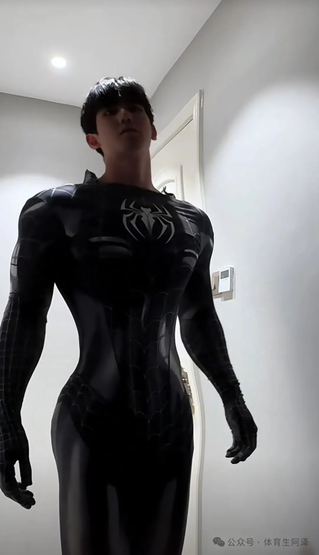内娱最帅男美人鱼，八块腹肌男菩萨，别太爱......