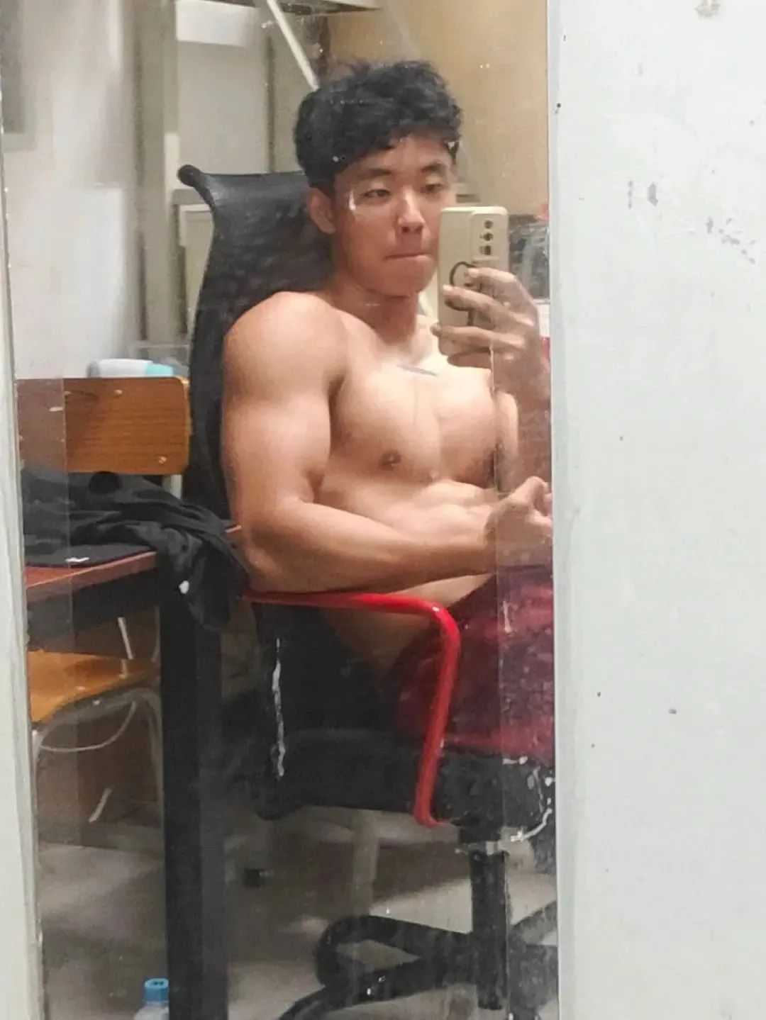 18 的肌肉男大