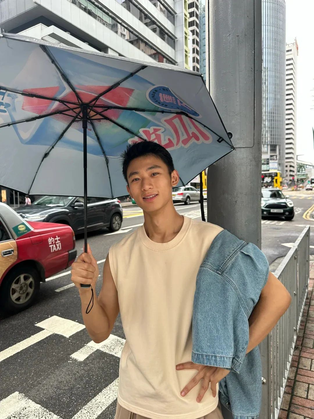 活力阳光瑜伽教练！一头金发帅炸 | 网红帅哥
