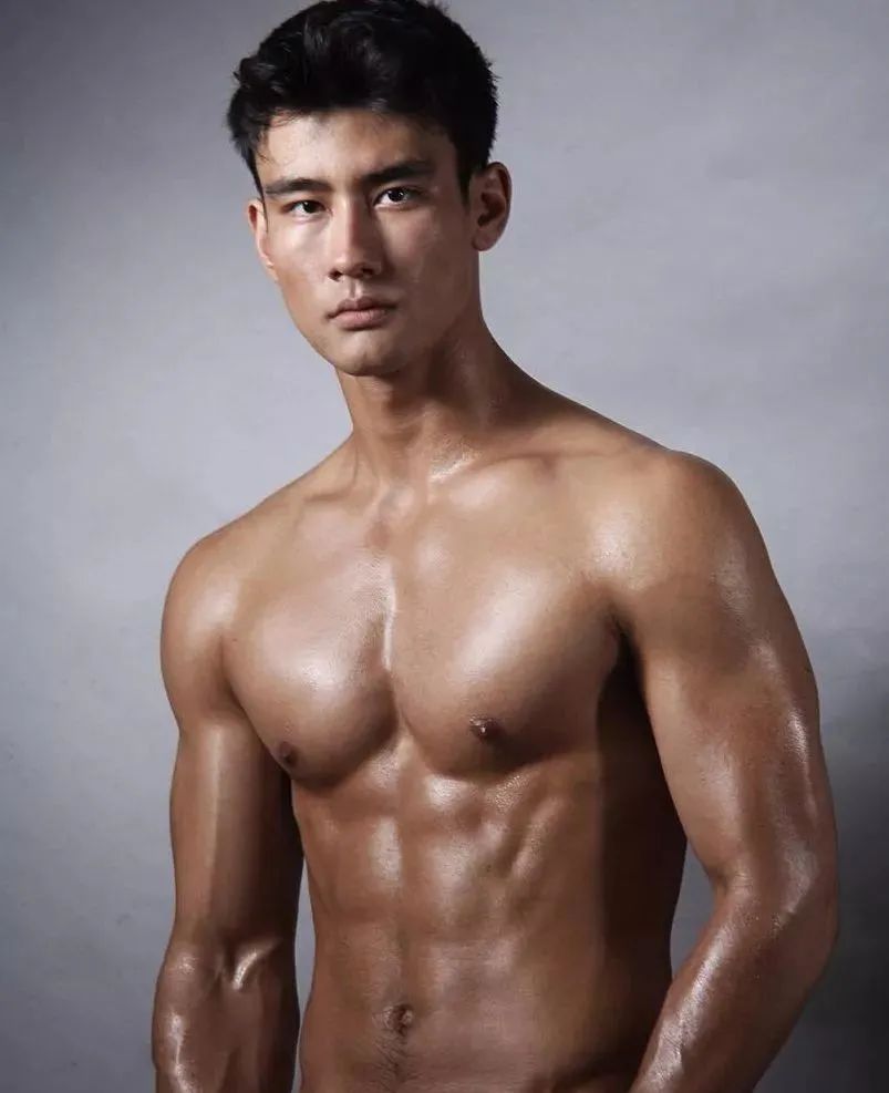 混血肌肉医生去当舞男？长得帅身材好！