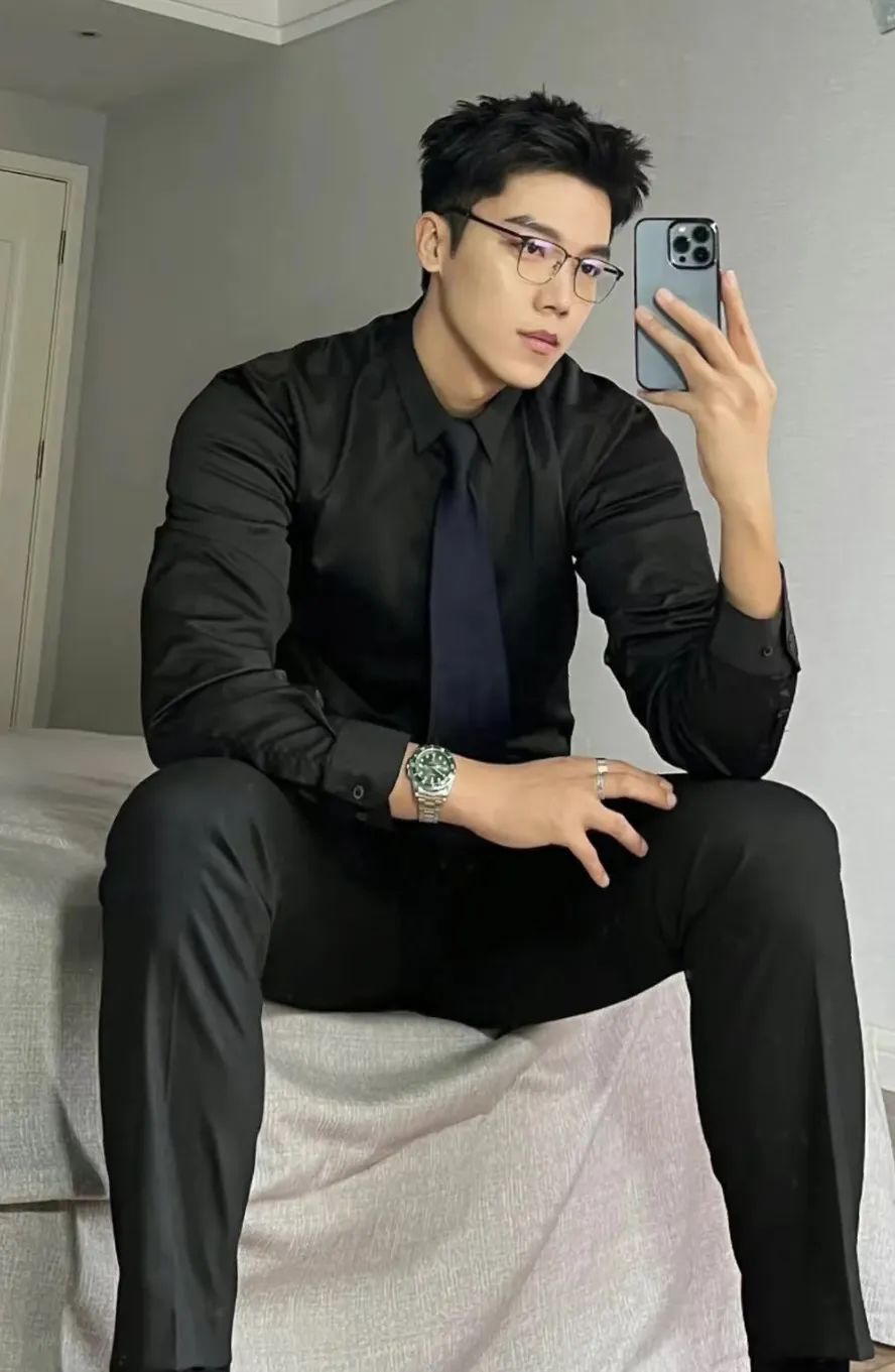 186CM 体育老师穿正装让人太心动！长的太帅了！