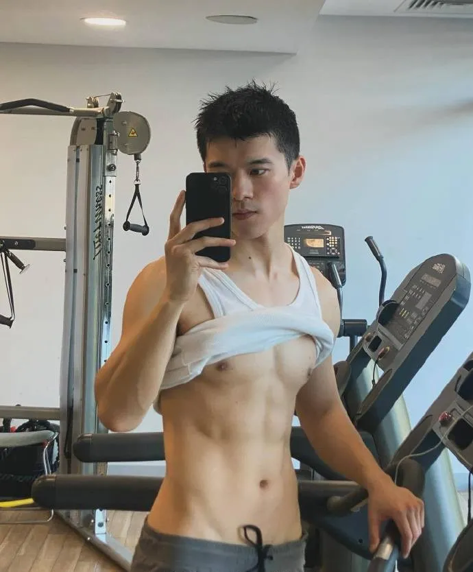 肌肉小奶狗落尔洛有多让人上头？！