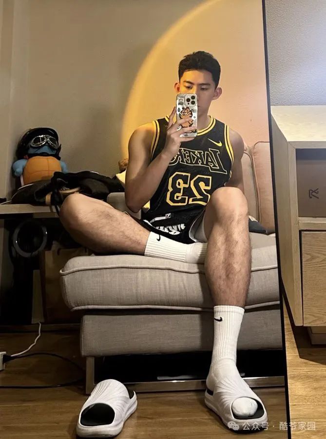 我和体育生室友的秘密