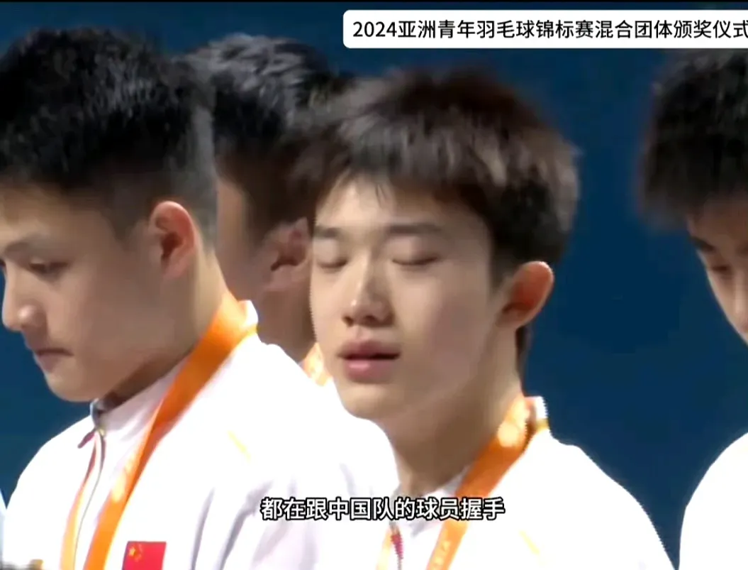 又一位新晋羽毛球帅哥！18 岁白皮体育生胡珂源太可爱了！