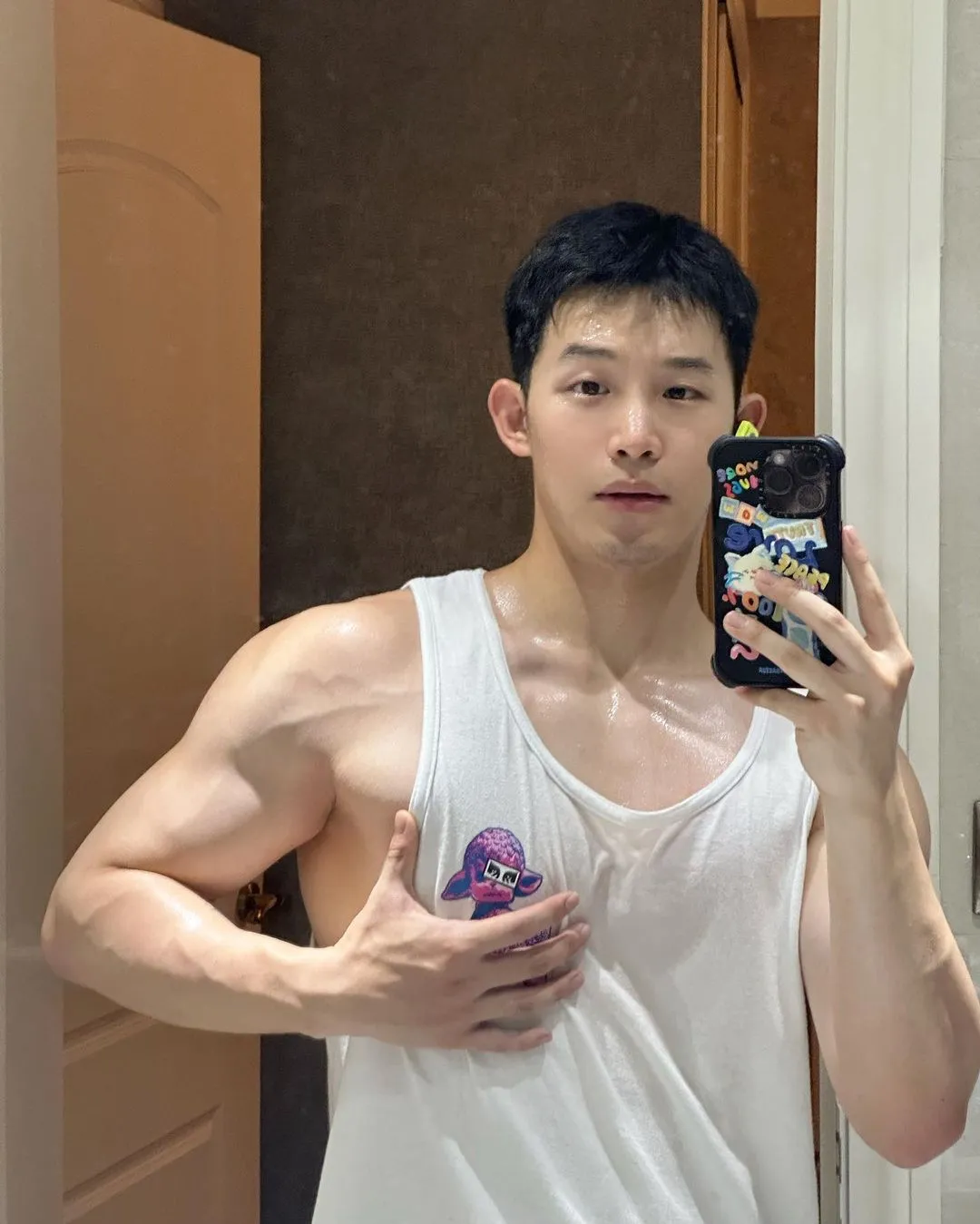 小奶狗学霸脱衣大秀腹肌，这到底是谁在谈啊啊？！