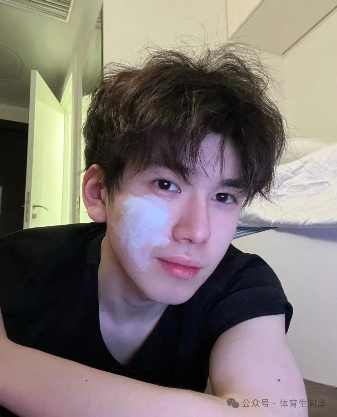 伦敦帅气男高，薄肌体育生，少年感十足......