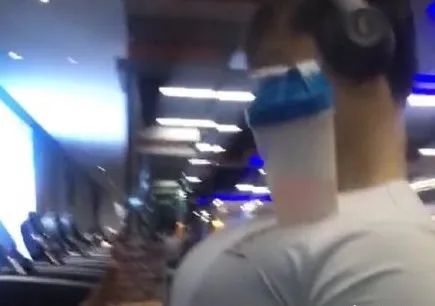 男生练出大胸肌能干嘛？这是我见过最骚的操作......