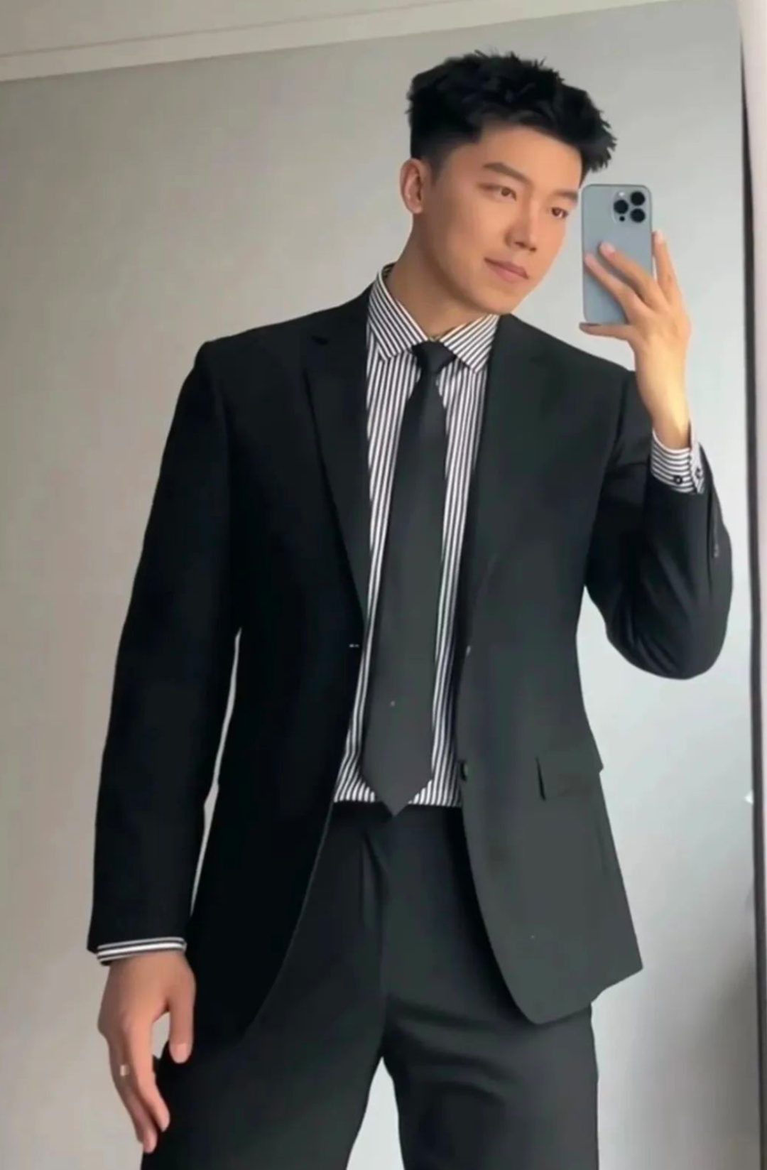 186CM 体育老师穿正装让人太心动！长的太帅了！