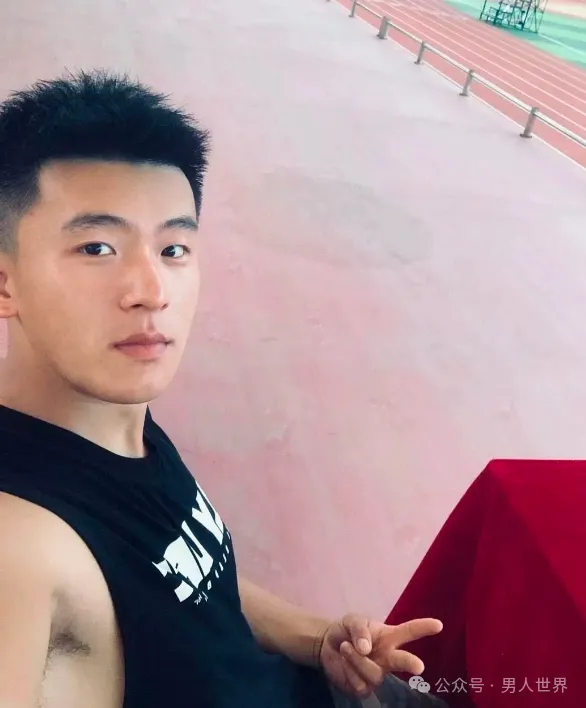 大弟弟！体育生，谁能拒绝这样的诱惑！