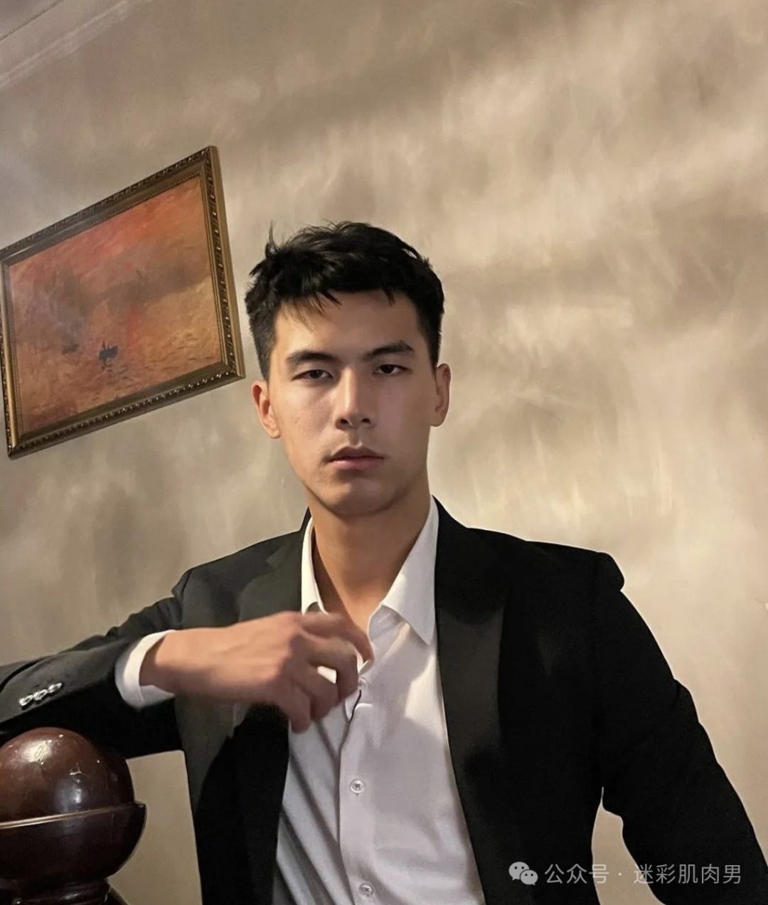 大喉结正装男脱了荷尔蒙太强啦，大实力藏不住！