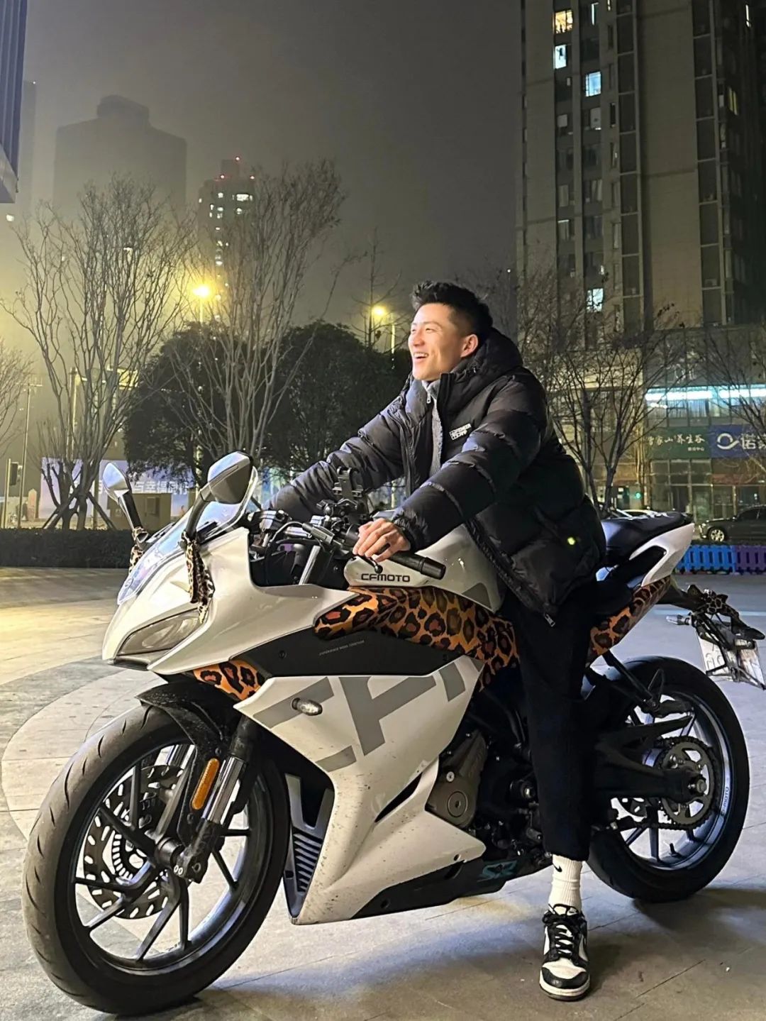 成都这枚体育老师又痞又帅！