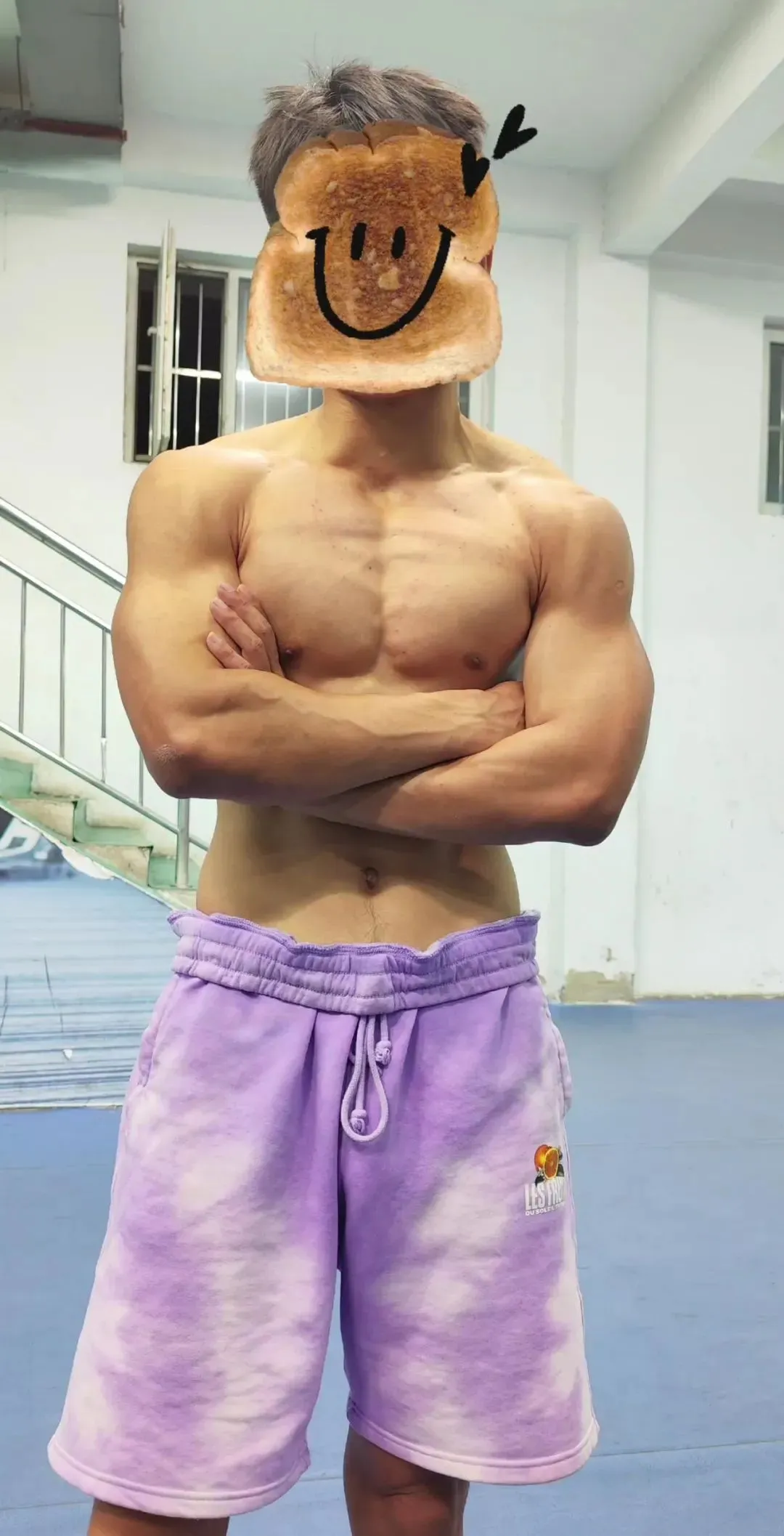 河北体育学院 18 岁男大，浴室自拍身材太完美！