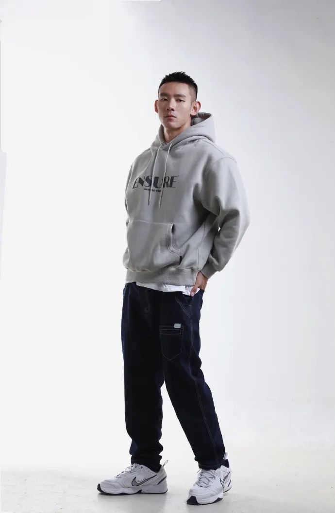 小蓝 X 推上 190cm 肌肉男时尚博主走红！