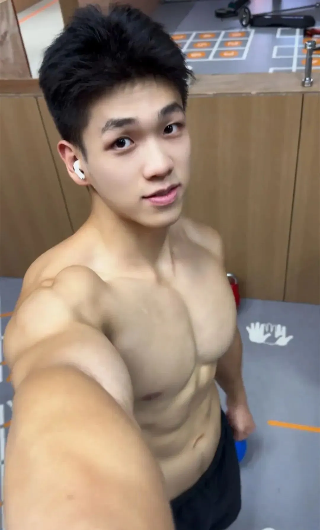 宏翔回归都比不了这枚河南男大体育生，希望他下海！