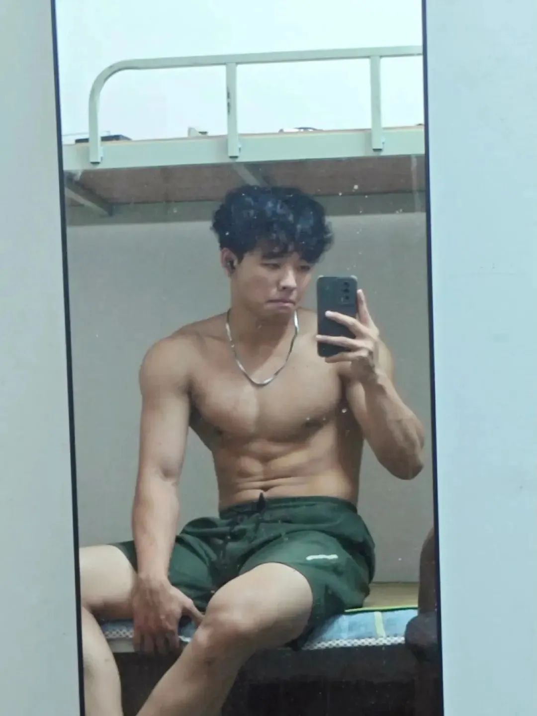 18 的肌肉男大