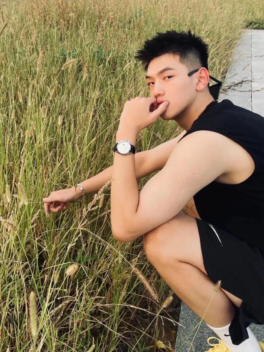 180cm 大男孩纯直男，只能做一！