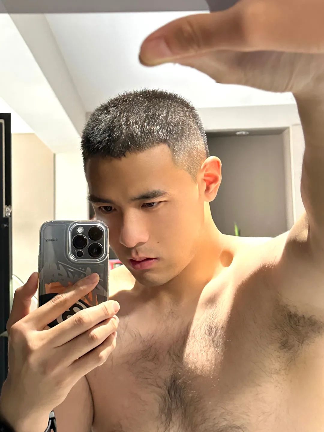 190CM 寸头退役迷彩兵，东北男人长得太旺盛了！