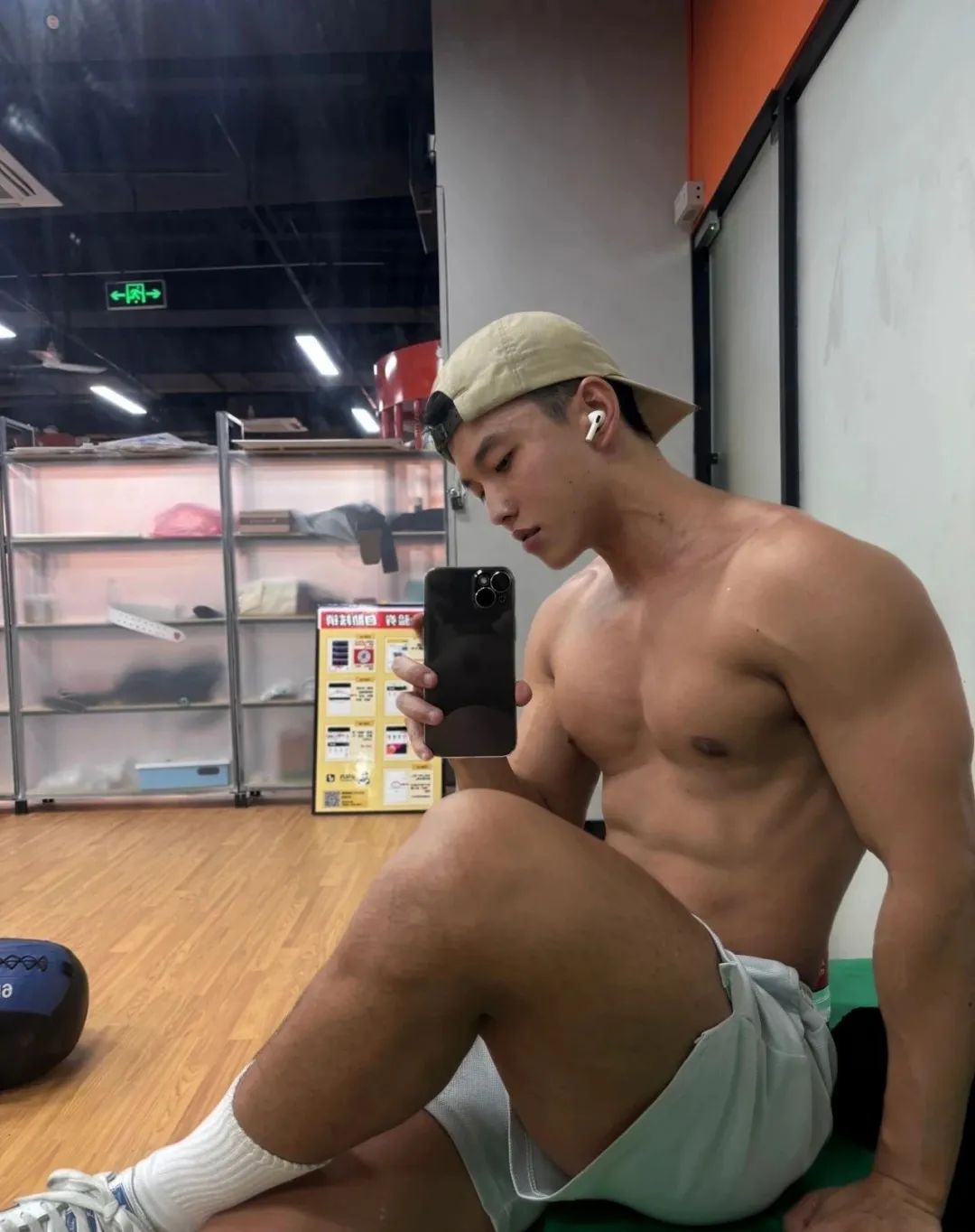 178cm 黑皮荷尔蒙十足肌肉小哥