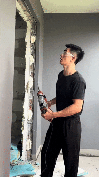 不穿衣服的维修工！网友辣评：让我来监工……