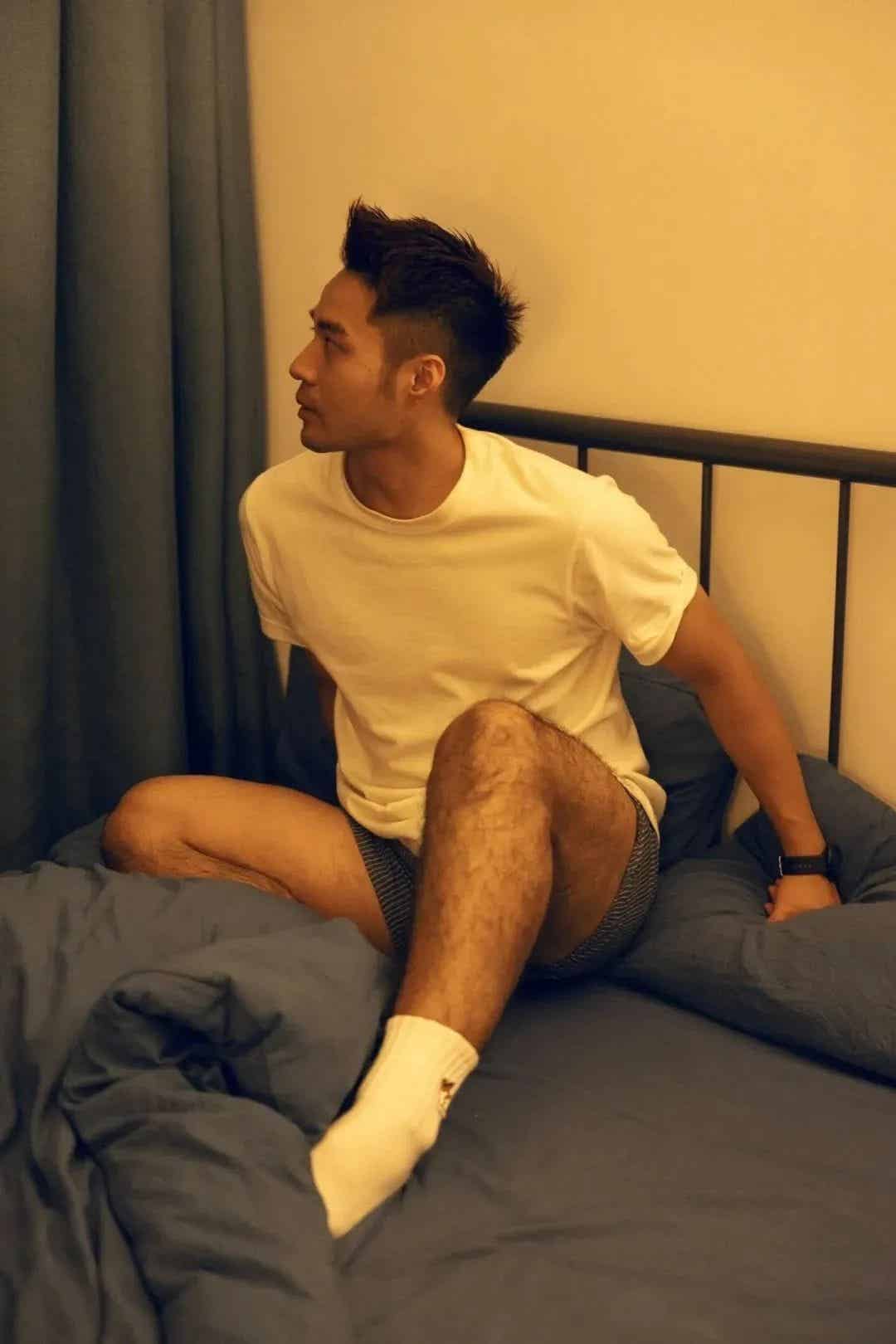 暗恋的黑皮白袜同事？