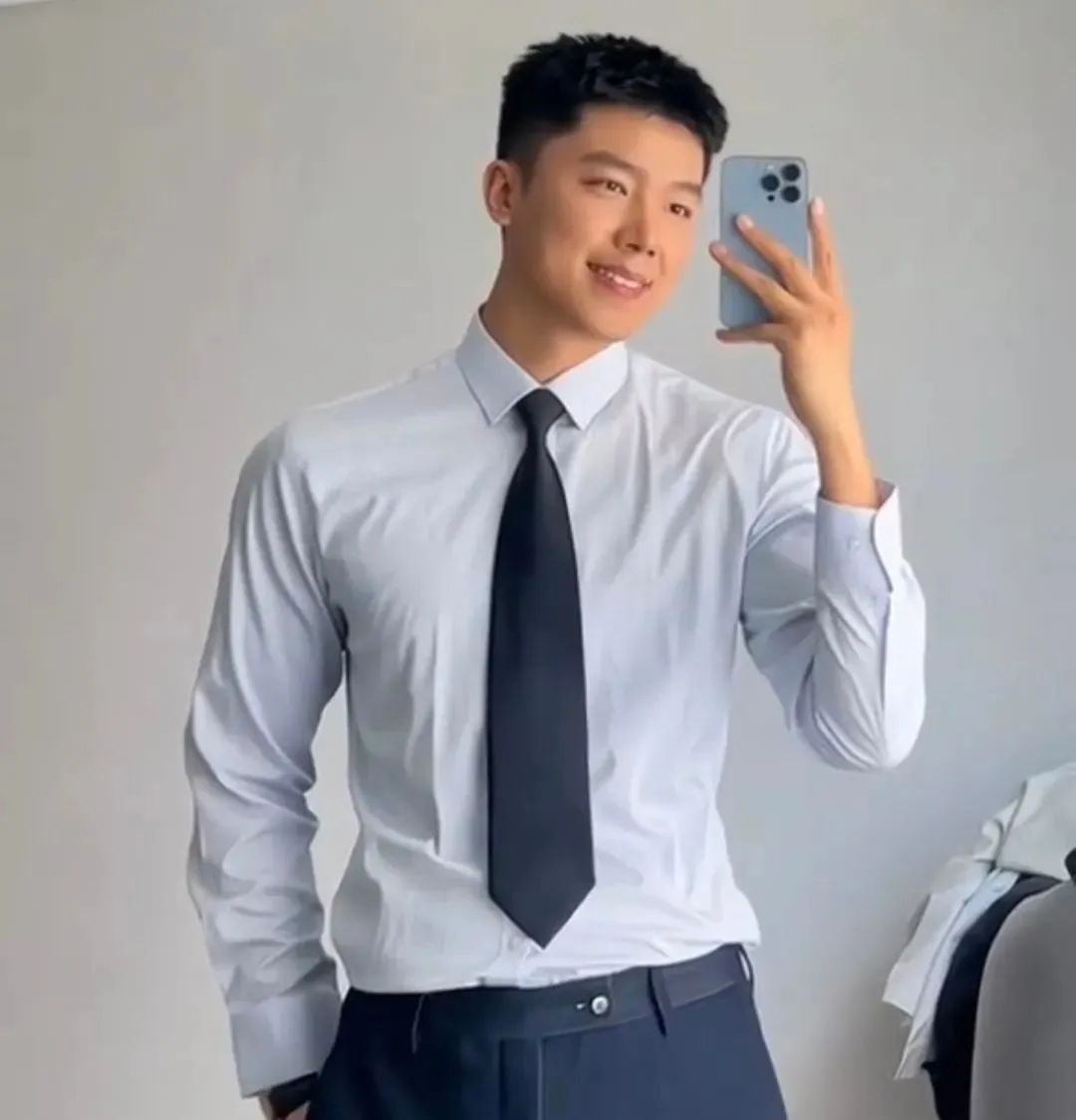 186CM 体育老师穿正装让人太心动！长的太帅了！