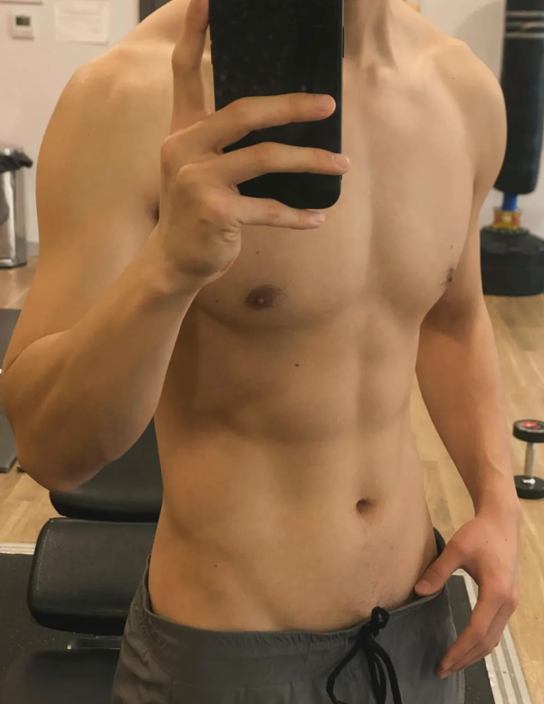 肌肉小奶狗落尔洛有多让人上头？！