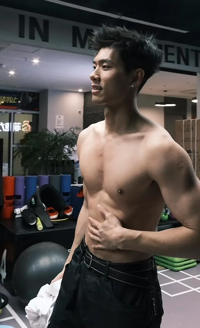 本以为篮球综艺很无聊，结果越看越上头！荷尔蒙完全超标！