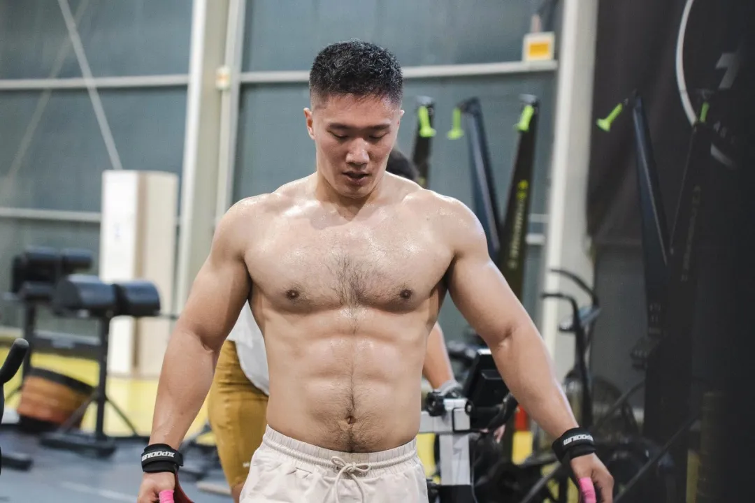 180CM 北京体育大学的肌肉男大，胸毛太茂盛了！