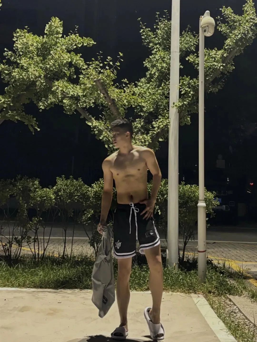 西安交大 20 岁的黑皮体育生，已经有西北汉子的男人味了！