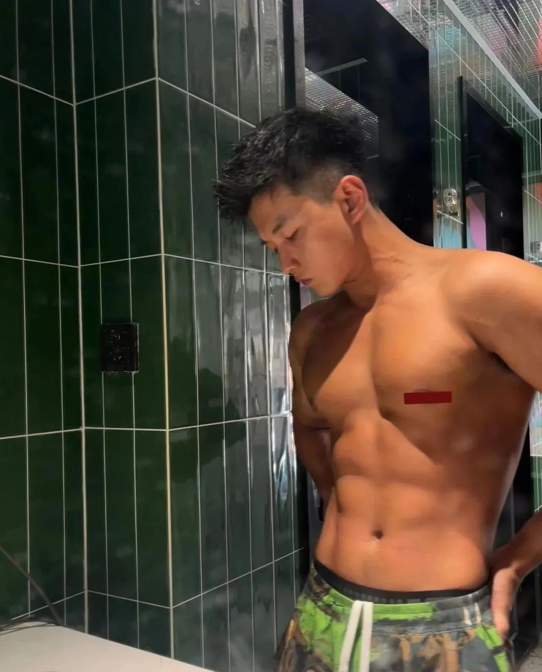 178cm 黑皮荷尔蒙十足肌肉小哥