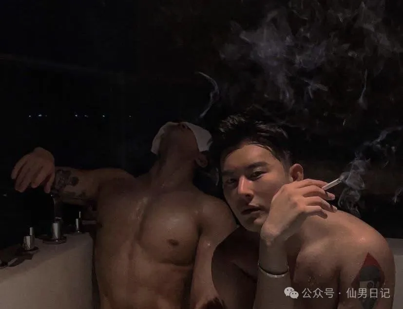 私密照被疯传！网友直呼：还是肌肉名媛玩得花……