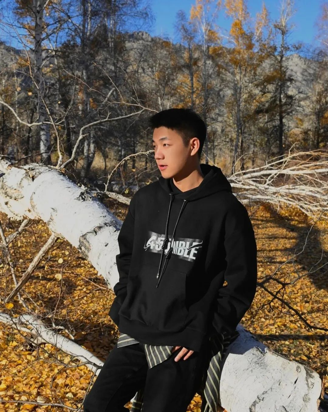 车展上这枚大鼻子小哥私照拔到啦，无码照太棒了！！