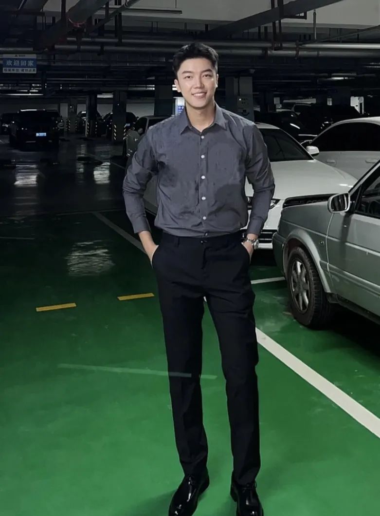 186CM 体育老师穿正装让人太心动！长的太帅了！