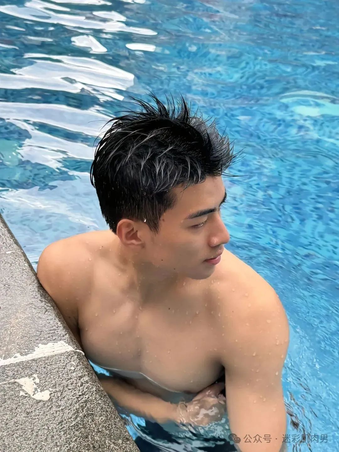 被刘姥姥置顶 20 岁山东男大体育生 ​​​，采访说他鼻子大！