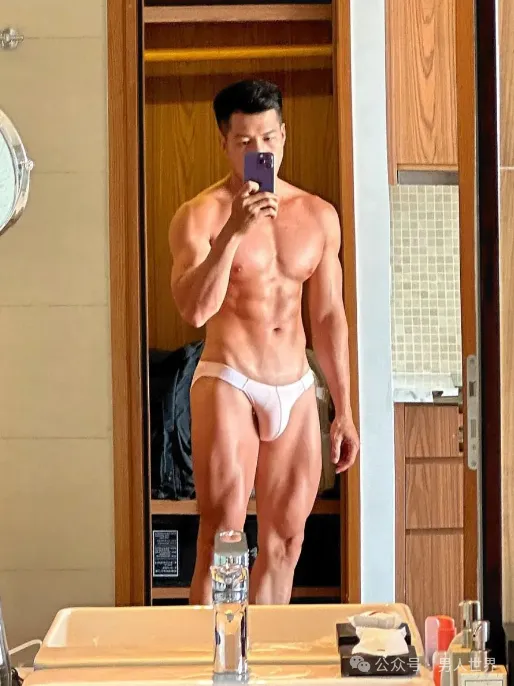 钻石大包和胸肌太强了！189cm 壮汉，