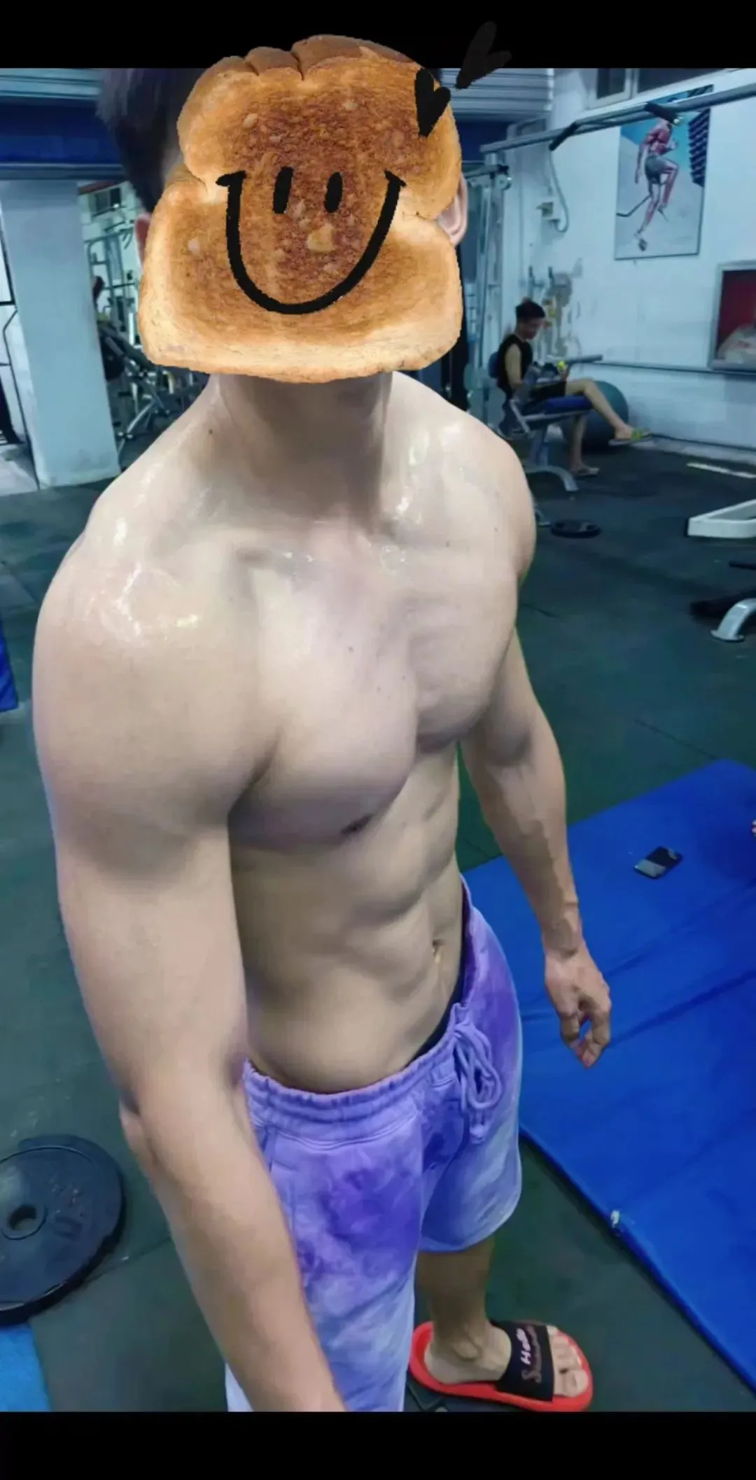 河北体育学院 18 岁男大，浴室自拍身材太完美！