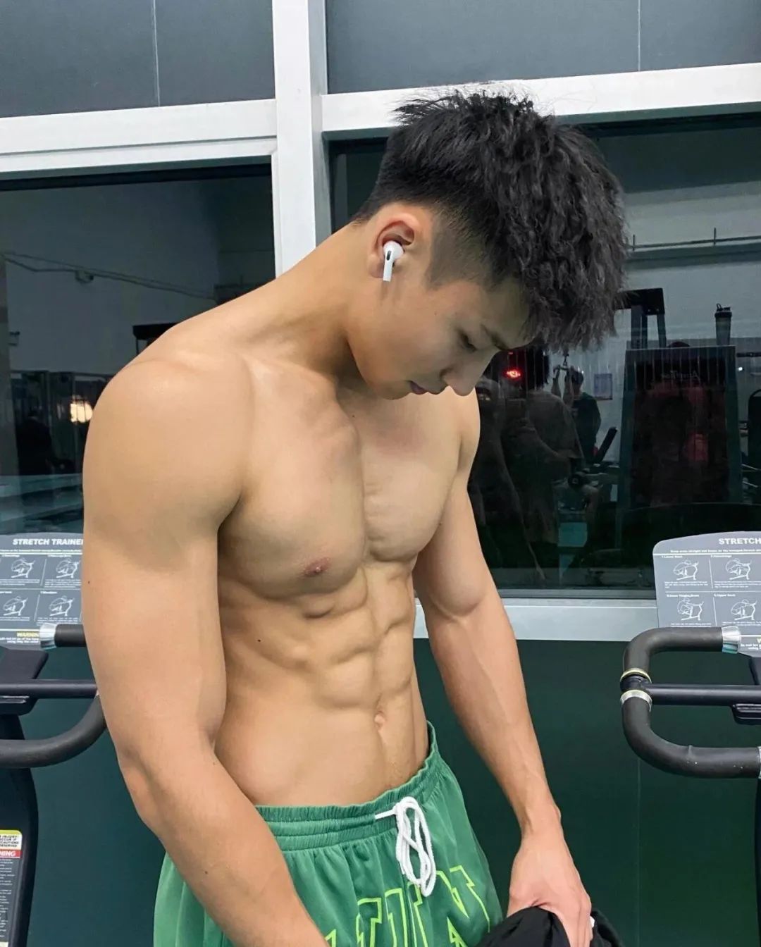 178cm 男大黑皮体育生校草八块腹肌太香了！