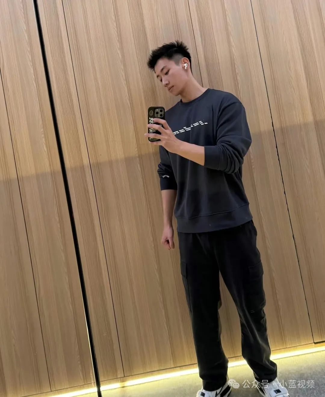 25 网红颜值穿搭性感迷人博主