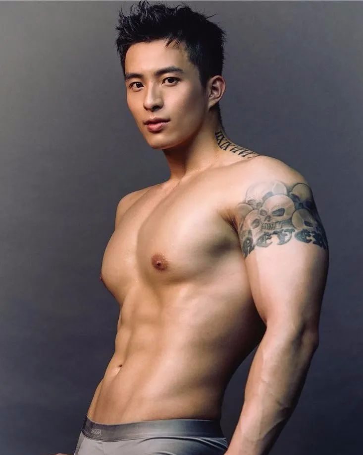 阳光 Boy：Shawn 的肌肉线条和笑容真是顶不住！