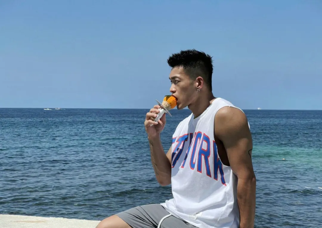 他的人鱼线，就是我的婚姻线！我可以！